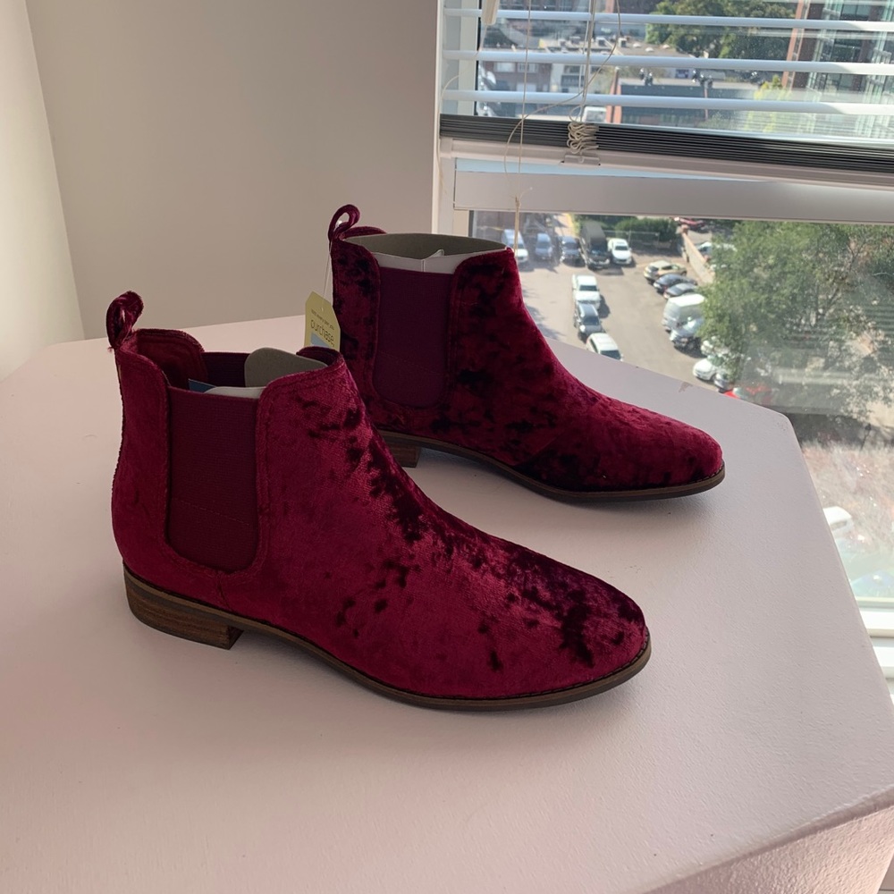 Brand new velvet Toms booties - Picture 3 of 3